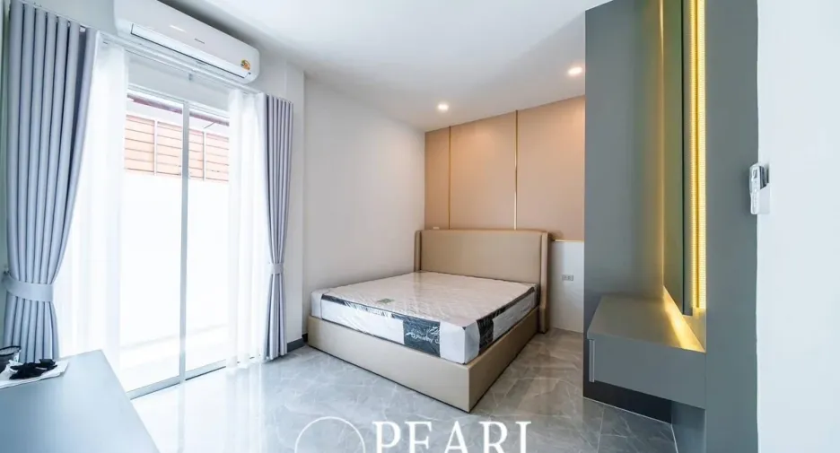 For sale 5 bedrooms house in Bang Lamung, Chonburi