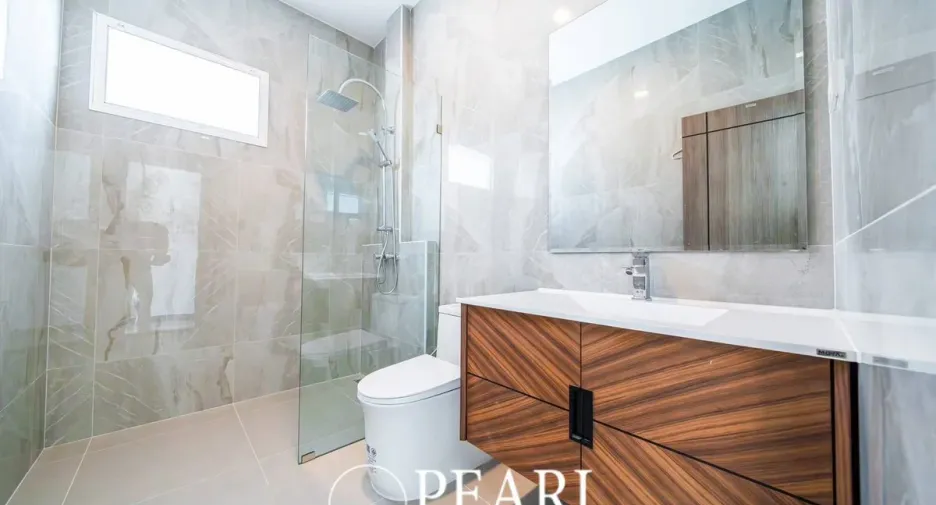 For sale 5 bedrooms house in Bang Lamung, Chonburi