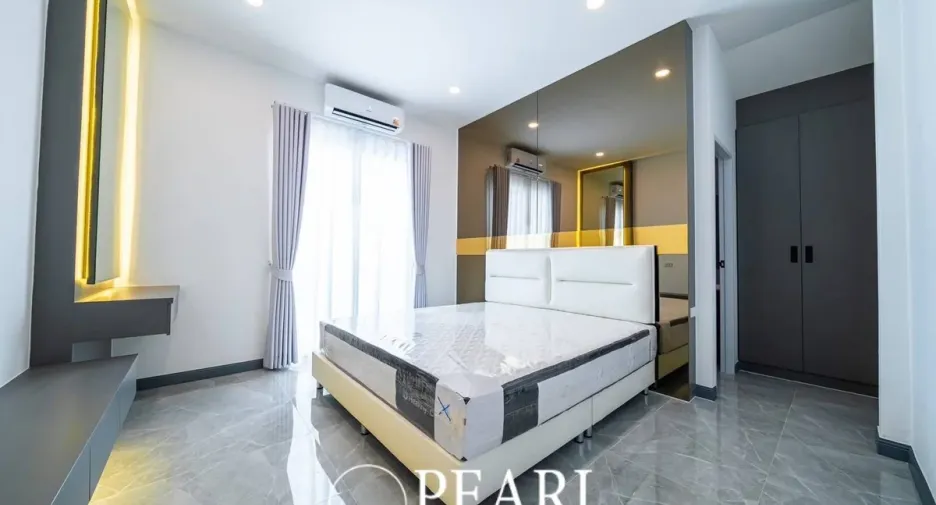 For sale 5 bedrooms house in Bang Lamung, Chonburi