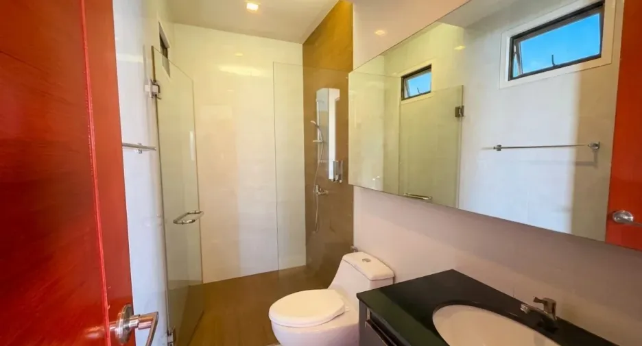 出租 和 出售 3 卧室 独立屋 在 Bang Lamung, Chon Buri
