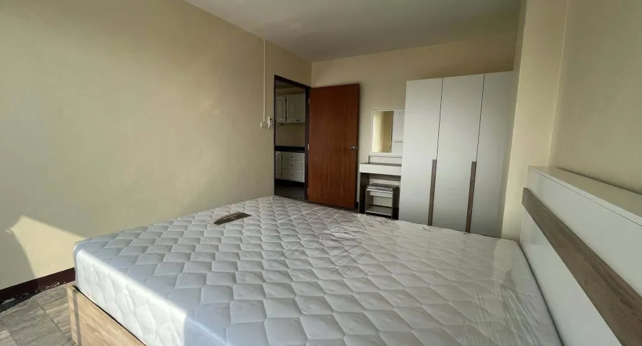 For rent 2 bedrooms condo in Bang Kapi, Bangkok