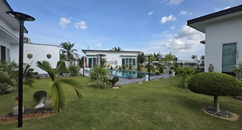Casa en venta de 5 habitaciones en Bang Lamung, Chonburi