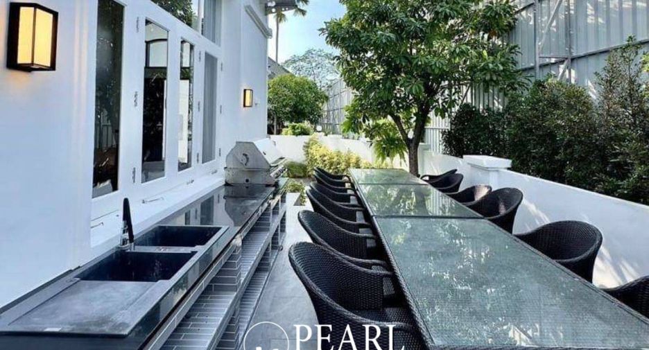 For sale 5 bedrooms house in Sattahip, Chonburi
