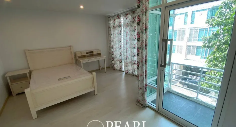 For sale 4 bedrooms townhouse in Bang Lamung, Chonburi