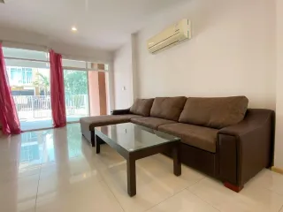 À vendre 4 chambres maison de ville à Bang Lamung, Chonburi