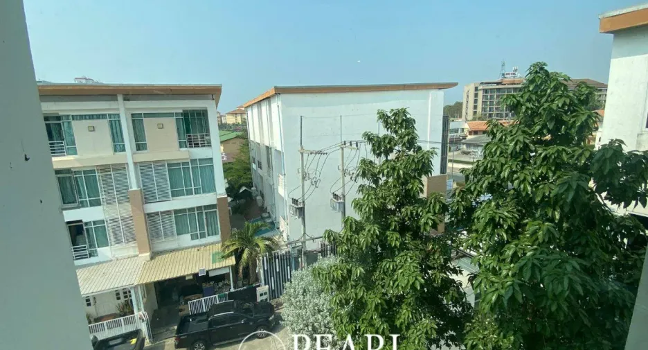 For sale 4 bedrooms townhouse in Bang Lamung, Chonburi