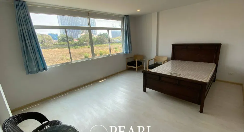 For sale 4 bedrooms townhouse in Bang Lamung, Chonburi