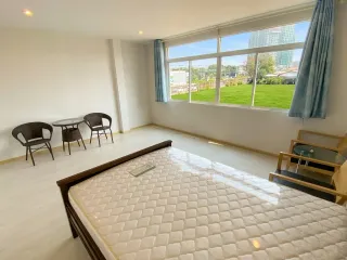 À vendre 4 chambres maison de ville à Bang Lamung, Chonburi