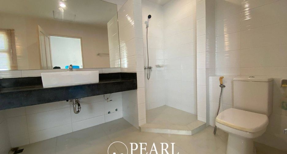 For sale 4 bedrooms townhouse in Bang Lamung, Chonburi
