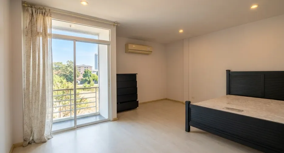 Casa adosada en venta de 4 habitaciones en Jomtien, Pattaya