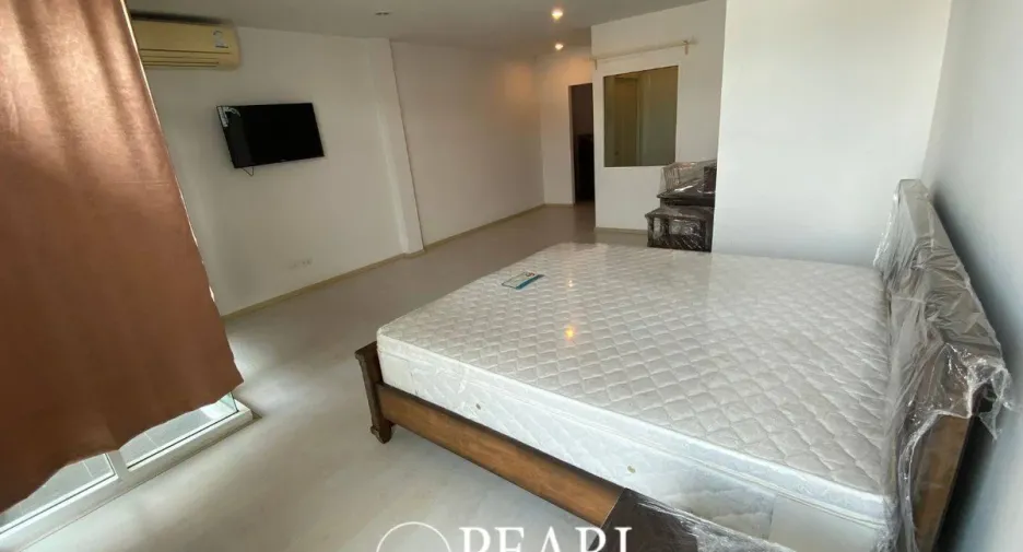 For sale 4 bedrooms townhouse in Bang Lamung, Chonburi
