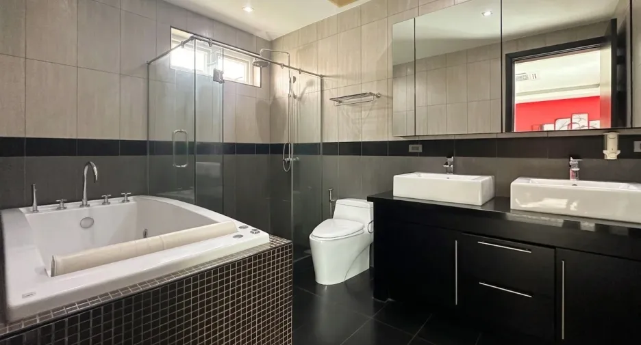 For sale 5 bedrooms house in Bang Lamung, Chonburi