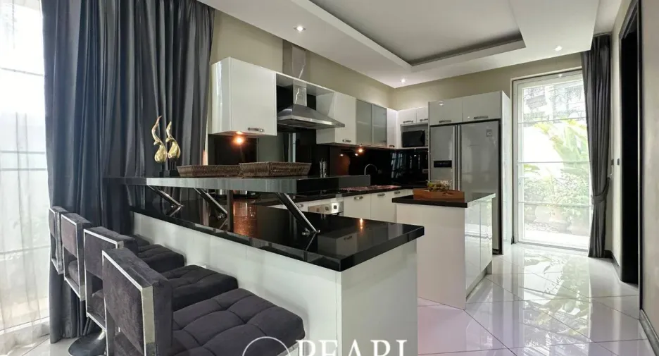 For sale 5 bedrooms house in Bang Lamung, Chonburi