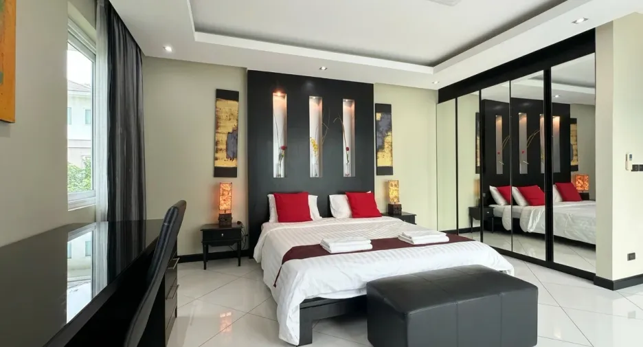 For sale 5 bedrooms house in Bang Lamung, Chonburi