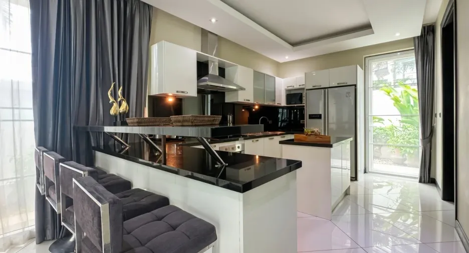 For sale 5 bedrooms house in Bang Lamung, Chonburi