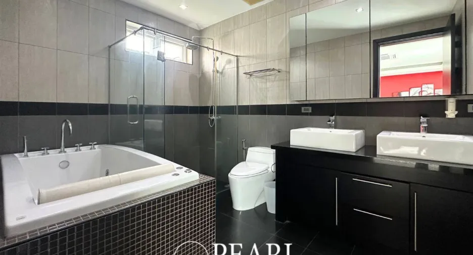 For sale 5 bedrooms house in Bang Lamung, Chonburi