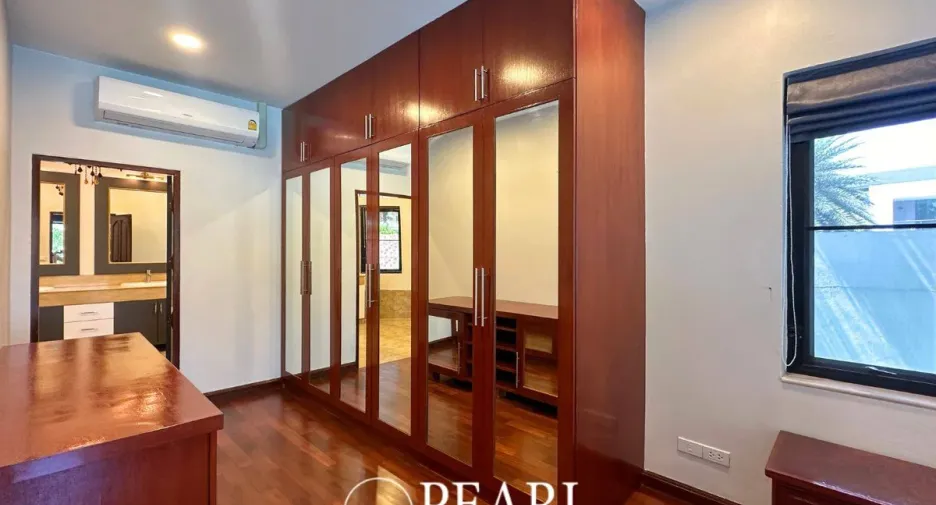 Haus zum Kauf mit 5 Zimmer in Bang Lamung, Chonburi