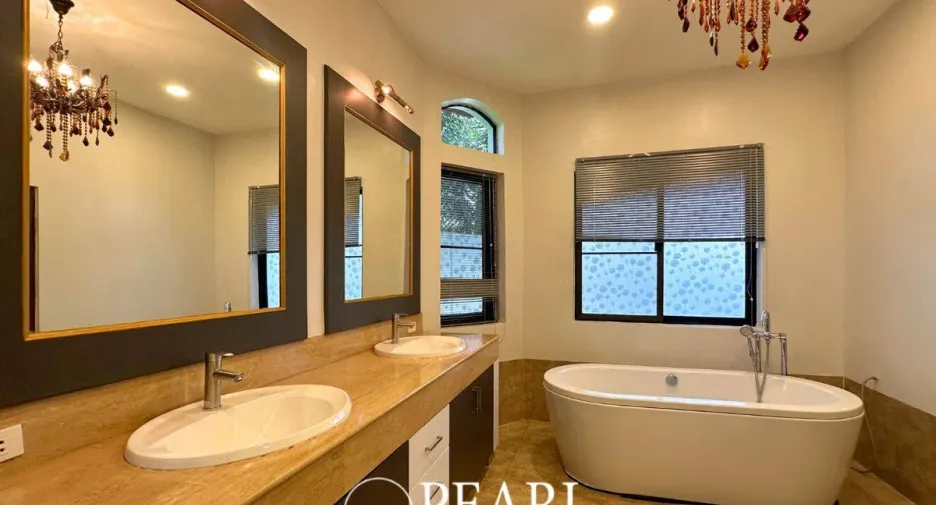Haus zum Kauf mit 5 Zimmer in Bang Lamung, Chonburi