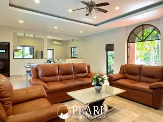 Haus zum Kauf mit 5 Zimmer in Bang Lamung, Chonburi