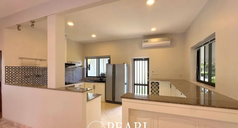 Haus zum Kauf mit 5 Zimmer in Bang Lamung, Chonburi