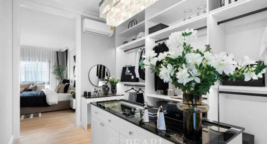 Haus zum Kauf mit 4 Zimmer in Bang Lamung, Chonburi