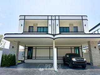 For sale 3 bedrooms townhouse in Bang Lamung, Chonburi