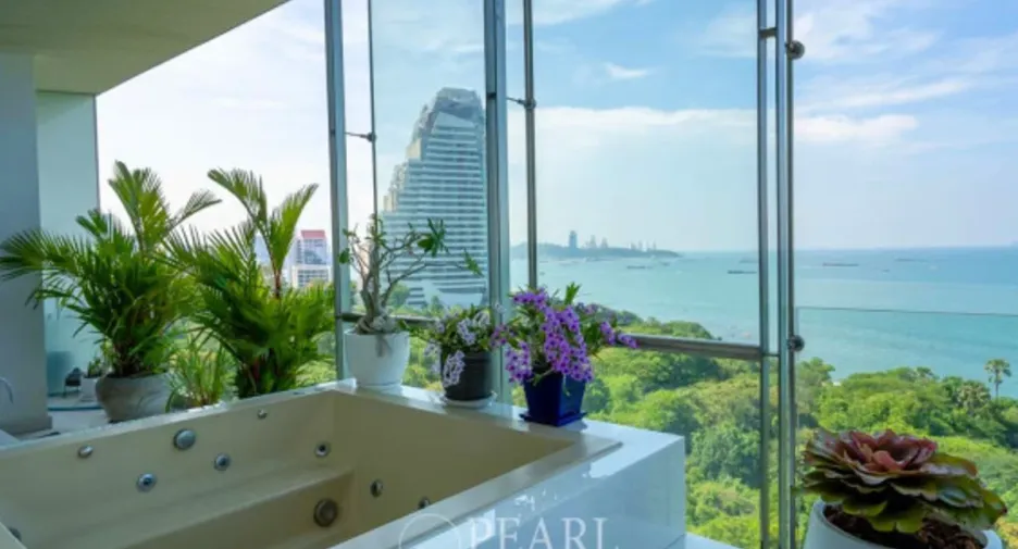For sale 3 bedrooms condo in Bang Lamung, Chonburi