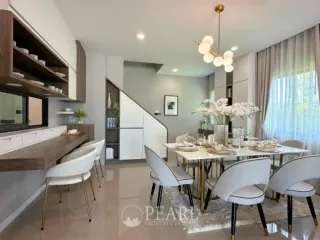 For sale 4 ベッドルーム house in Bang Lamung, Chonburi
