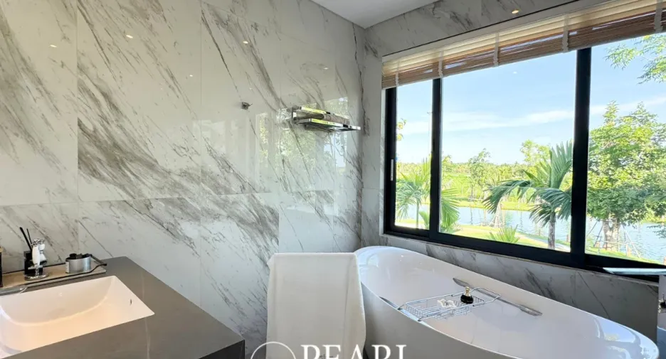 For sale 4 ベッドルーム house in Bang Lamung, Chonburi