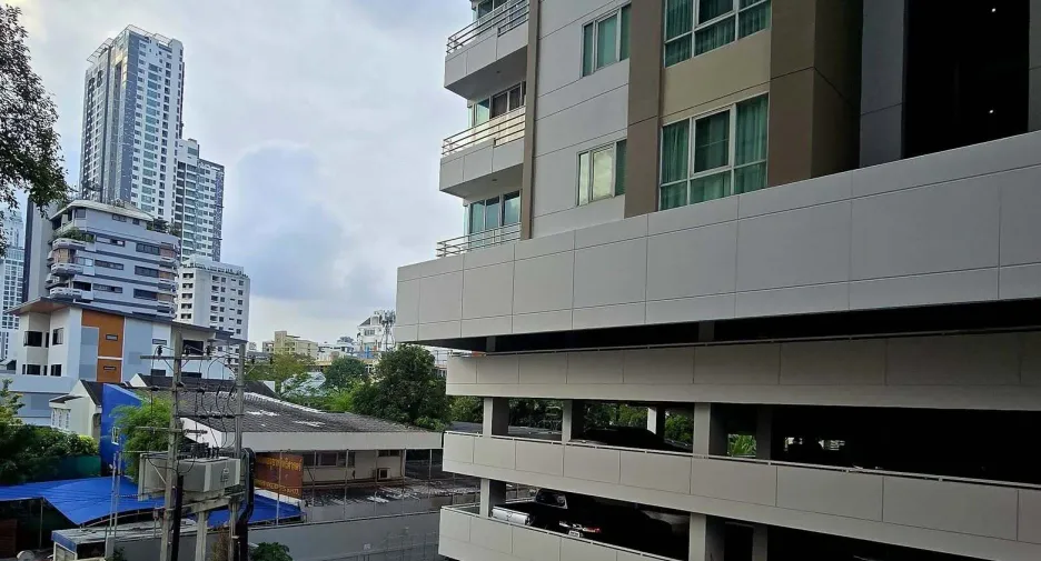 For rent 2 bedrooms condo in Watthana, Bangkok