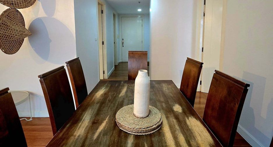 For rent 2 bedrooms condo in Watthana, Bangkok