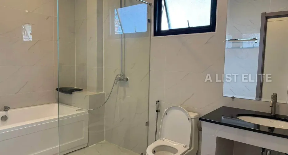 For rent 5 bedrooms house in Bang Lamung, Chonburi