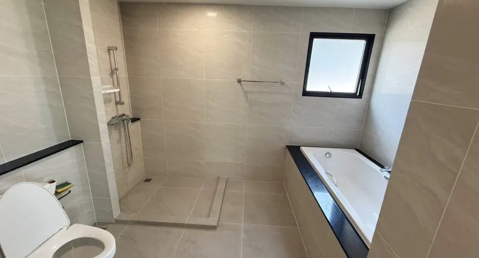 For rent 4 bedrooms house in Bang Phli, Samut Prakan