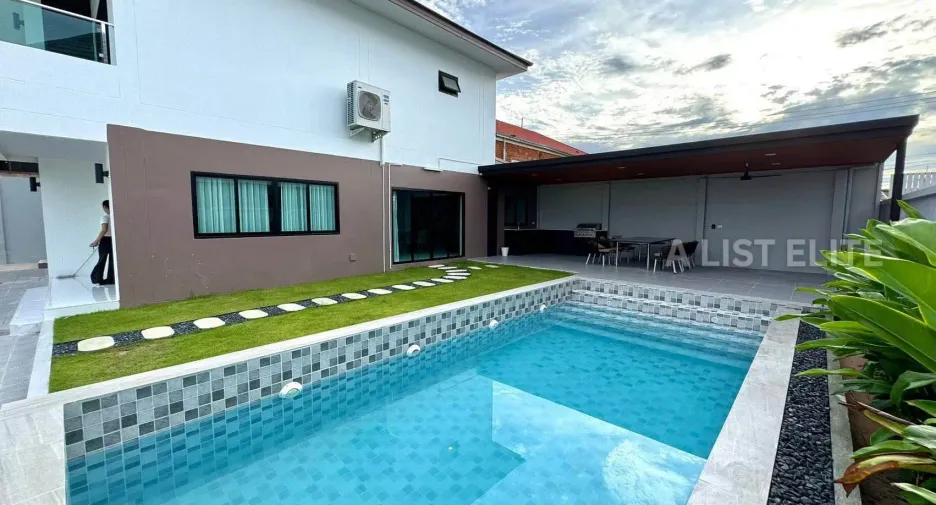 For rent 5 bedrooms house in Bang Lamung, Chonburi