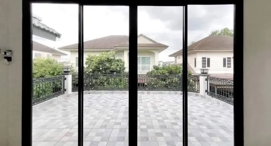 For sale 3 bedrooms house in Mueang Surat Thani, Surat Thani