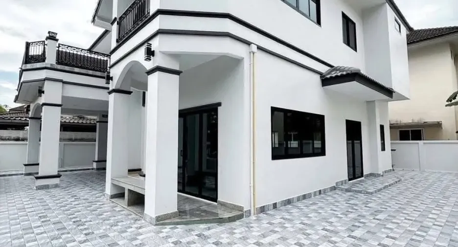 For sale 3 bedrooms house in Mueang Surat Thani, Surat Thani