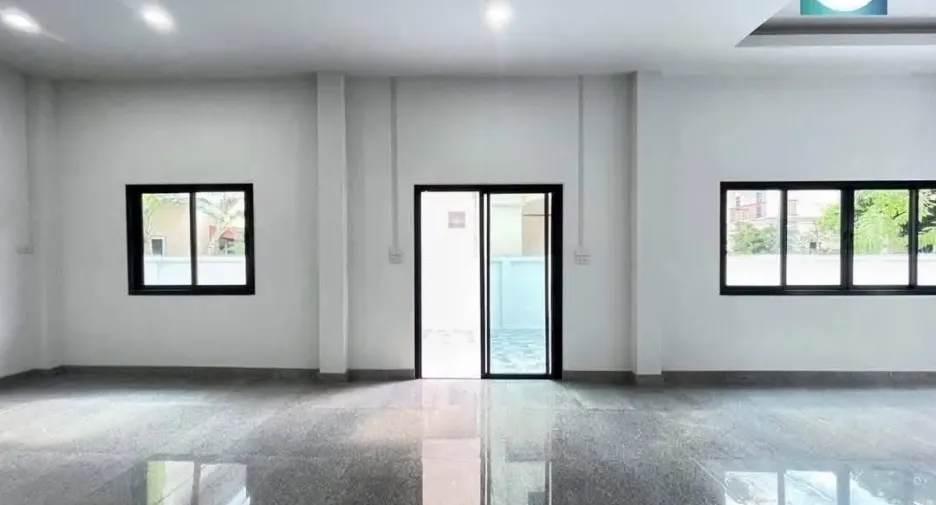 For sale 3 bedrooms house in Mueang Surat Thani, Surat Thani