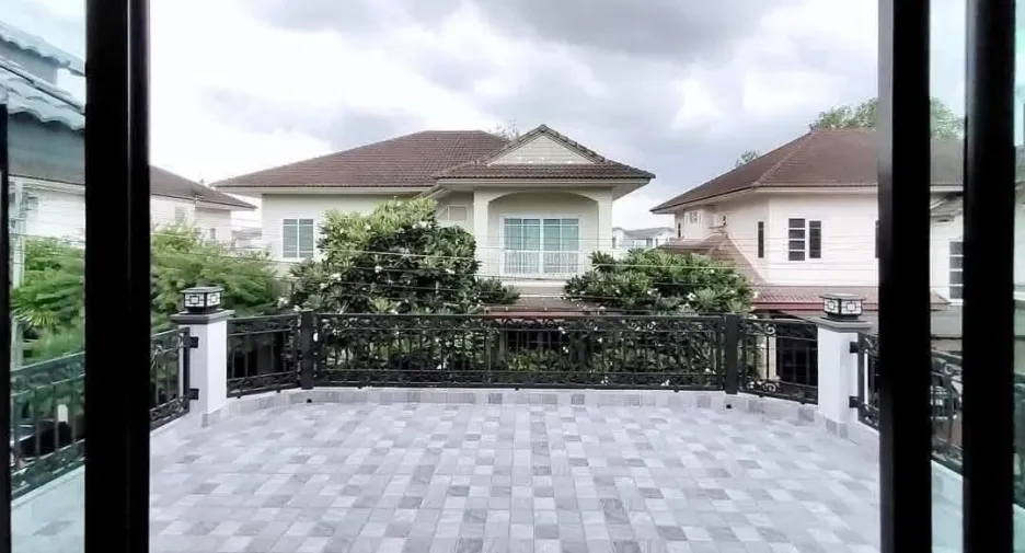 For sale 3 bedrooms house in Mueang Surat Thani, Surat Thani