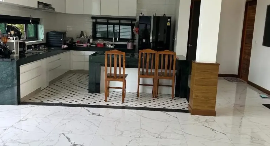 For sale 5 bedrooms house in Mueang Surat Thani, Surat Thani