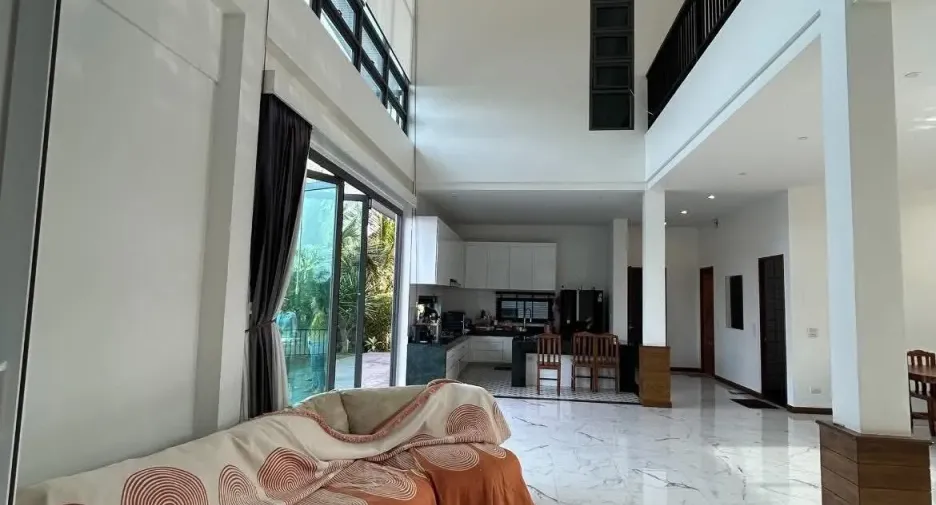 For sale 5 bedrooms house in Mueang Surat Thani, Surat Thani