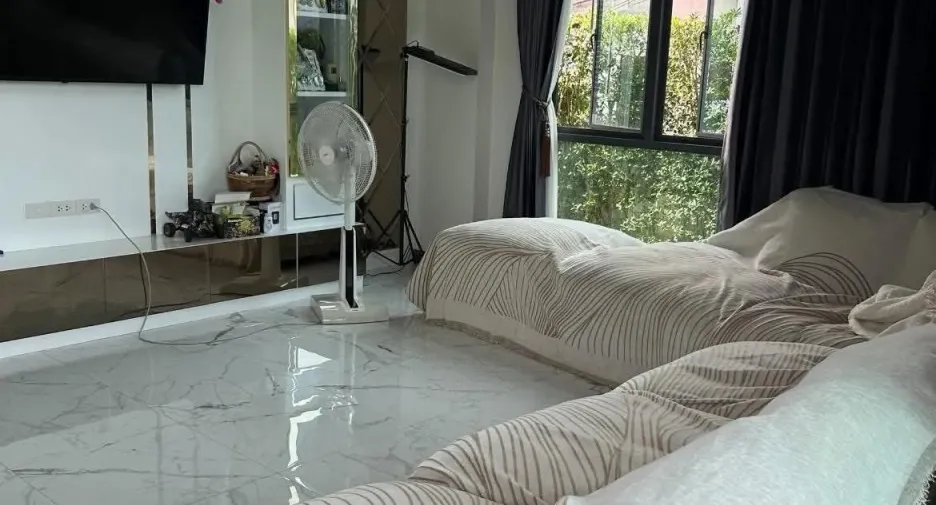 For sale 5 bedrooms house in Mueang Surat Thani, Surat Thani
