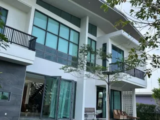 For sale 5 bedrooms house in Mueang Surat Thani, Surat Thani