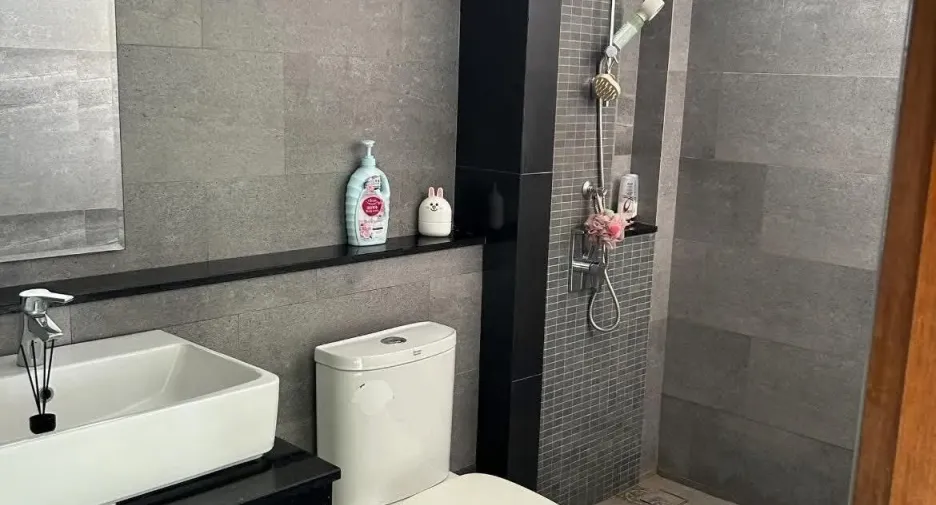For sale 5 bedrooms house in Mueang Surat Thani, Surat Thani