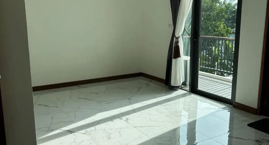 For sale 5 bedrooms house in Mueang Surat Thani, Surat Thani
