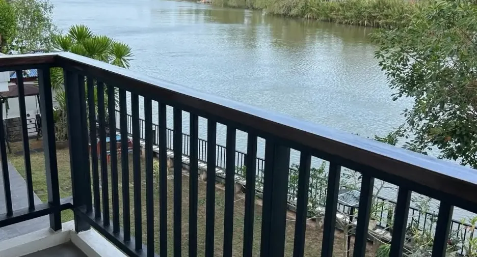 For sale 5 bedrooms house in Mueang Surat Thani, Surat Thani