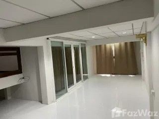 出租 5 卧室 联排别墅 在 Mueang Nonthaburi, Nonthaburi