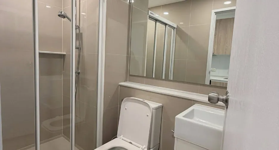 For rent 1 bed condo in Phaya Thai, Bangkok