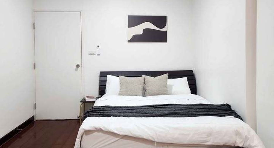 Haus zur Miete mit 6 Zimmer in Huai Khwang, Bangkok