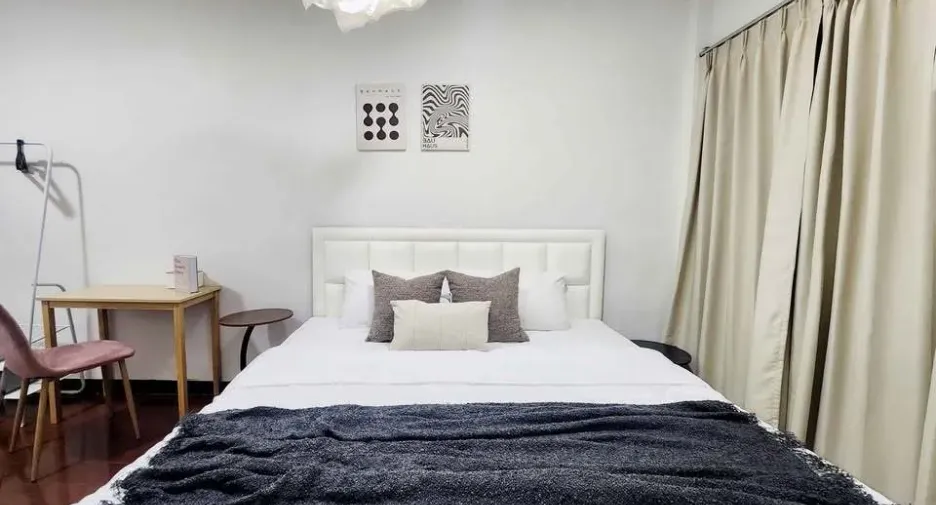 For rent 6 bedrooms house in Huai Khwang, Bangkok
