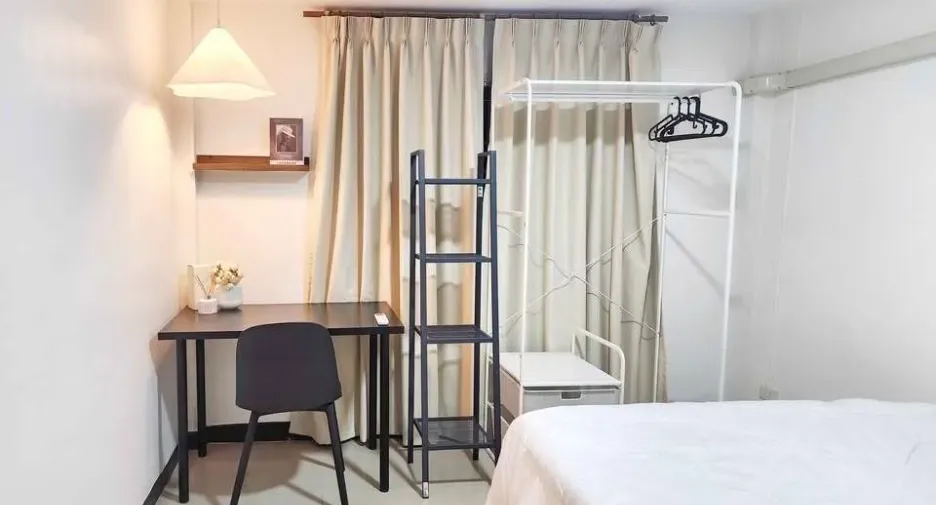 For rent 6 bedrooms house in Huai Khwang, Bangkok